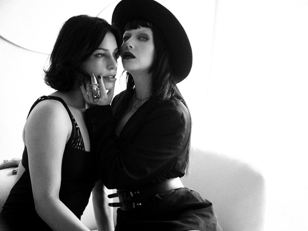 How can you master the art of baking a Victoria sponge cake?